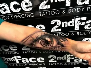 Tatuaj antebrat ochi