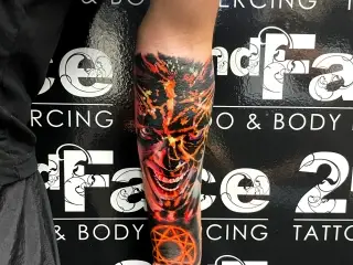 Tatuaj antebrat color