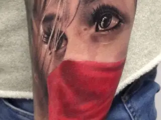 Tatuaj Femeie Masca Antebrat